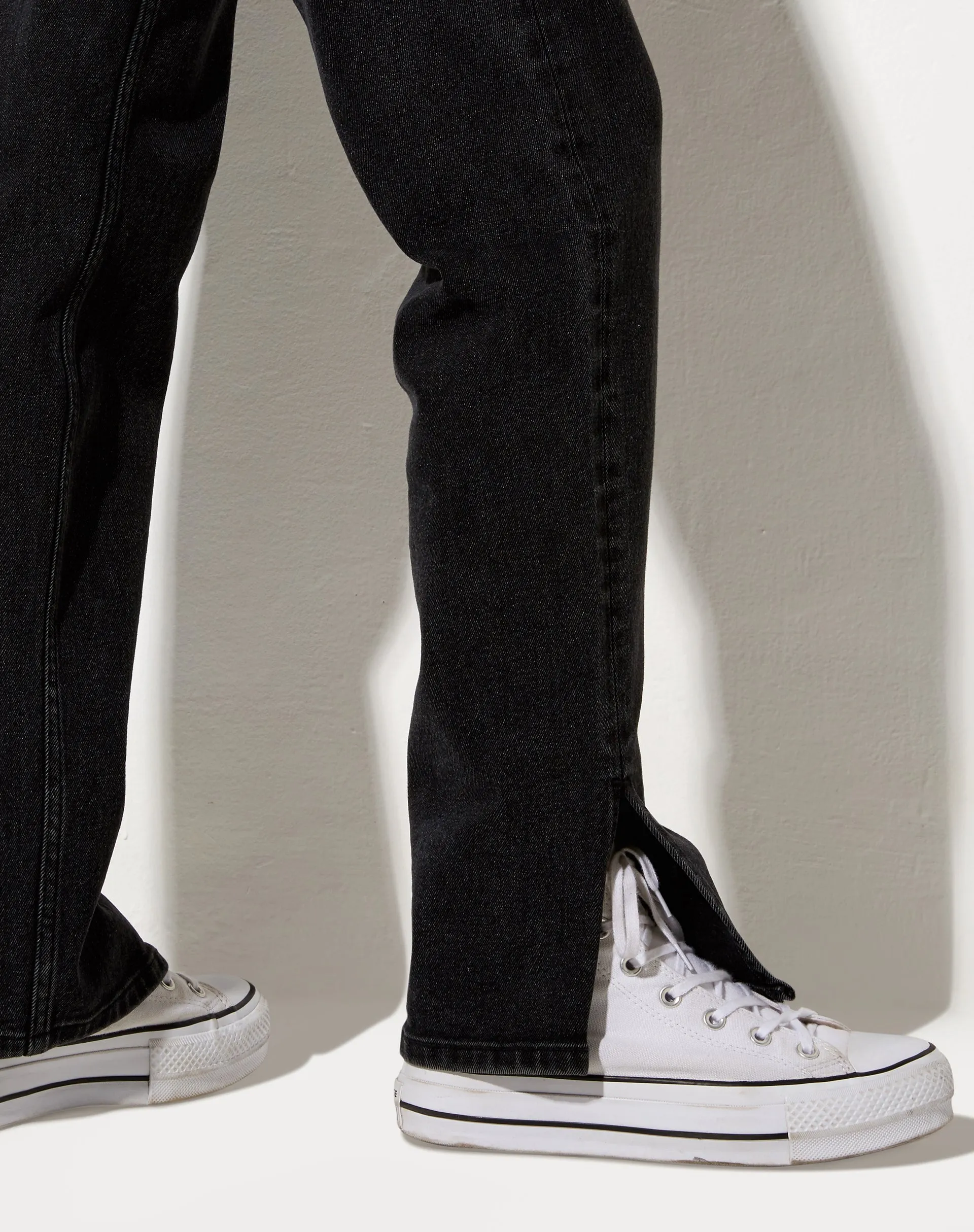 Straight Leg Jeans in Black Wash